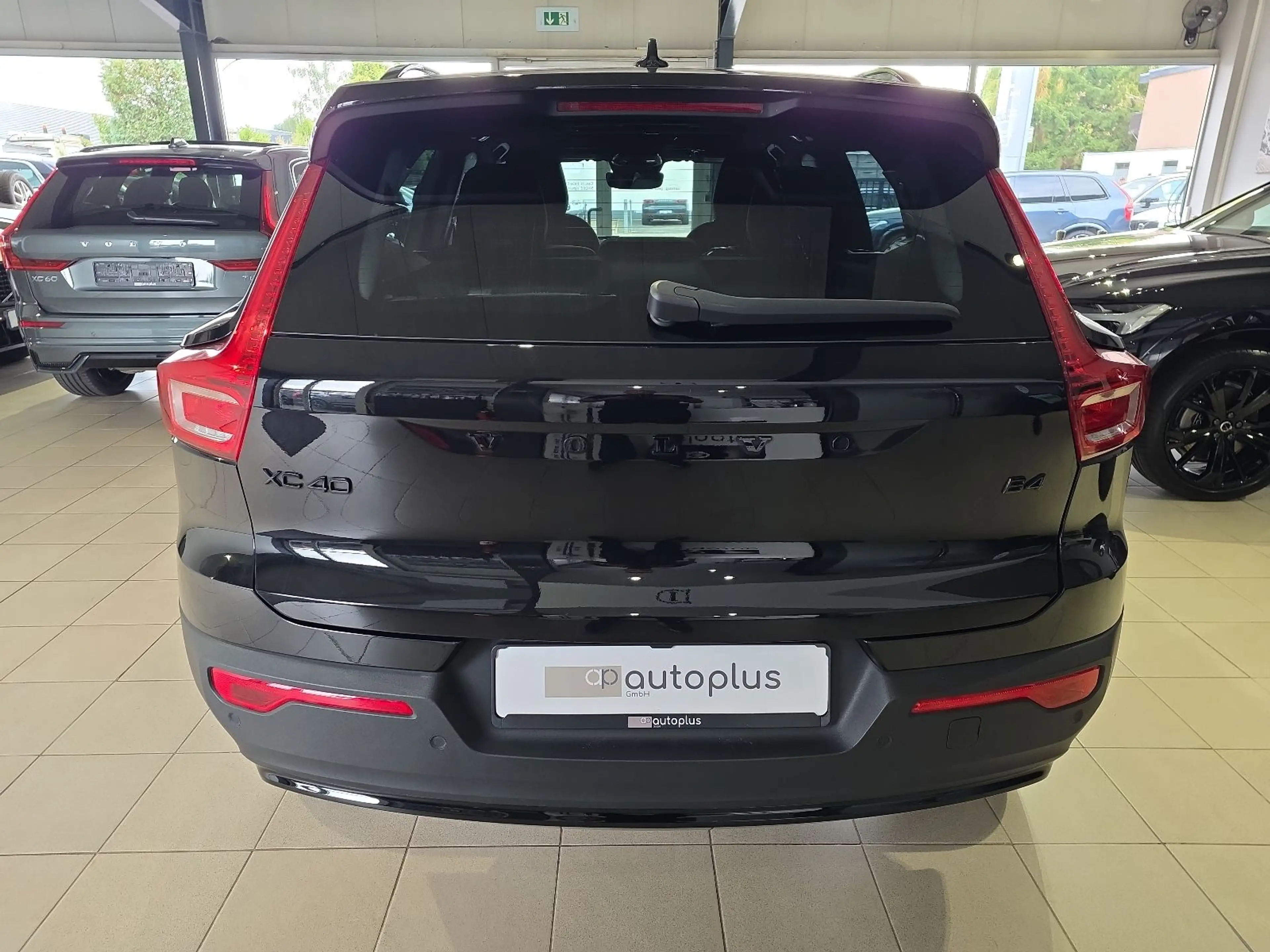 Volvo XC40 B4 Plus Black Edition ACC BLIS Pano 360° — photo 8