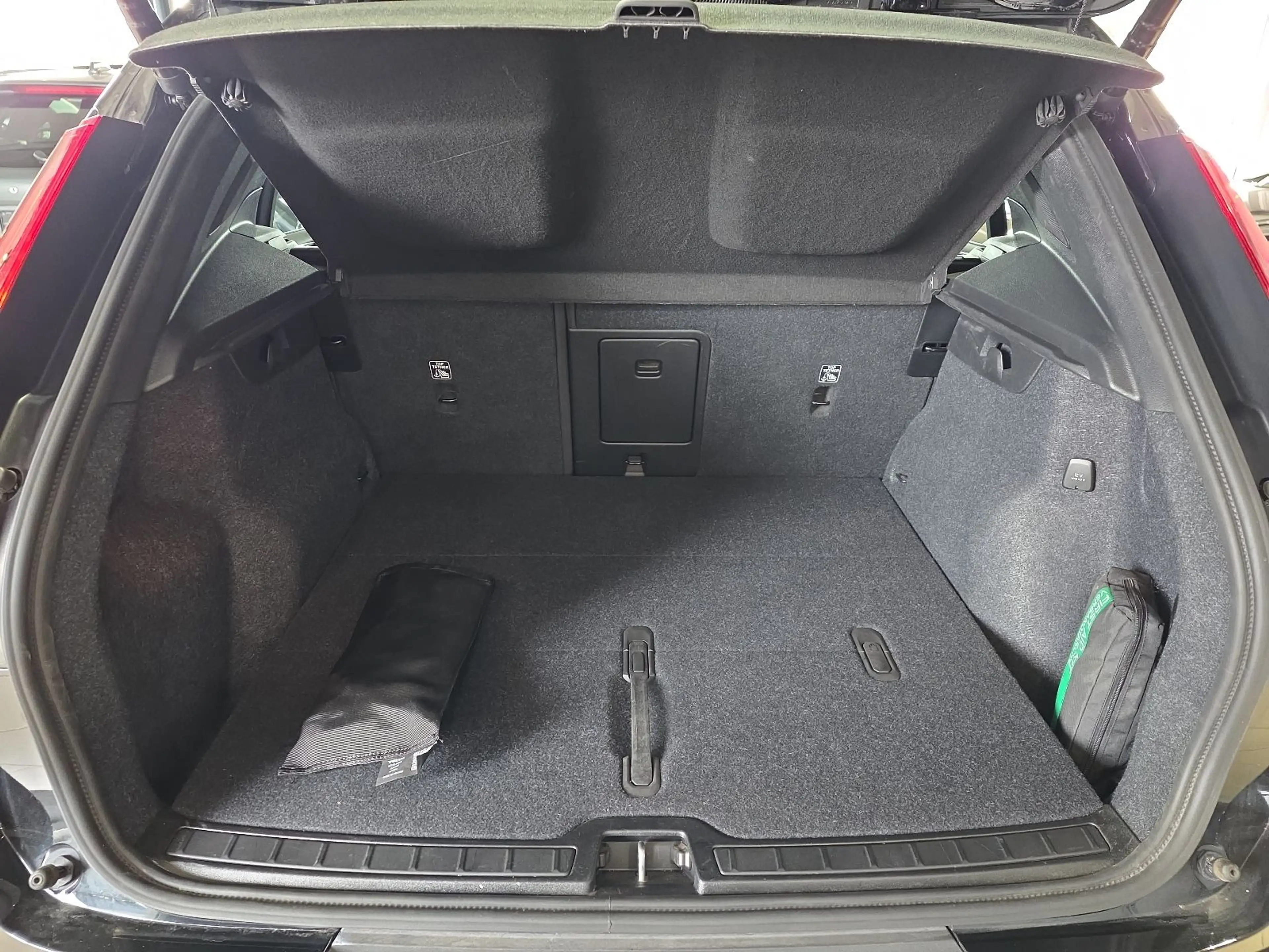 Volvo XC40 B4 Plus Black Edition ACC BLIS Pano 360° — photo 14