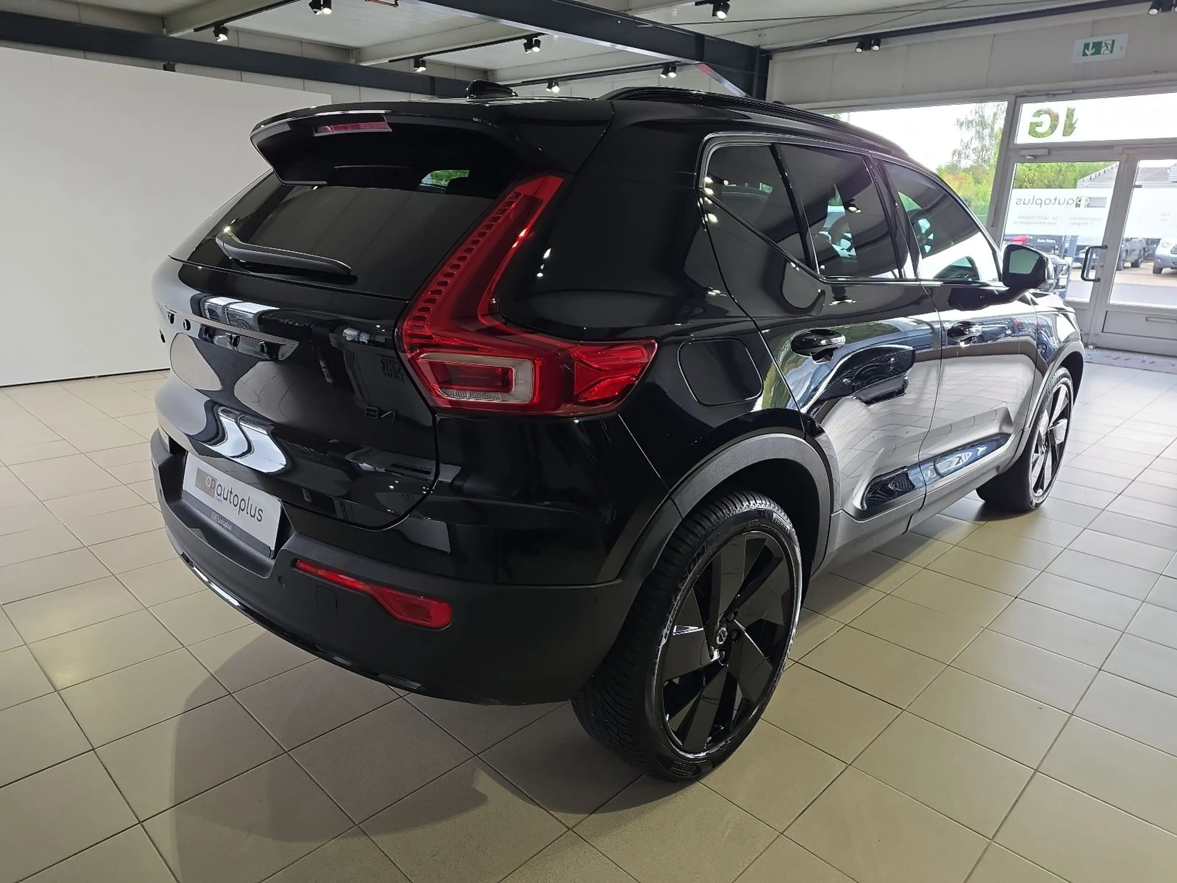 Volvo XC40 B4 Plus Black Edition ACC BLIS Pano 360° — photo 6