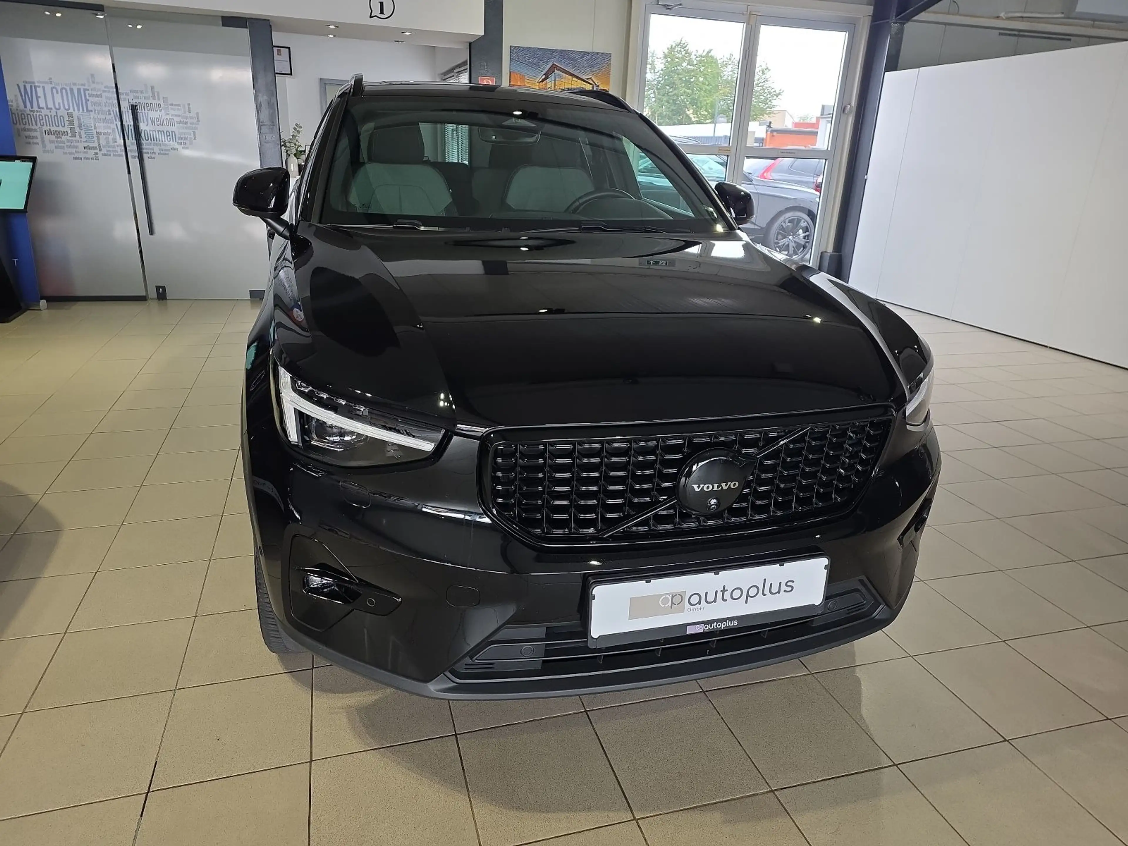 Volvo XC40 B4 Plus Black Edition ACC BLIS Pano 360° — photo 4