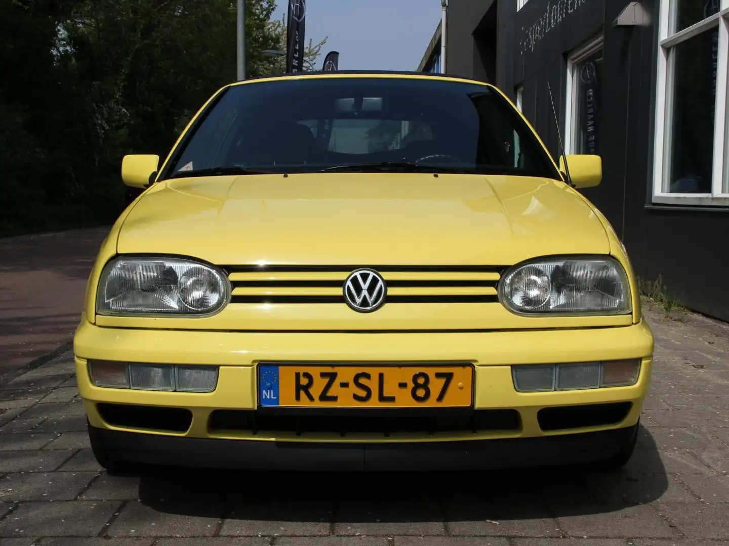 Volkswagen Golf Cabriolet 1.8 Joker Edition Geel - 2