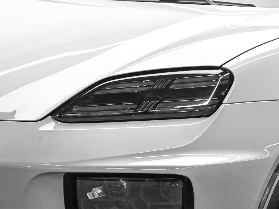 2024 Porsche Macan Turbo Electric - PORSCHE CERTIFIED EXT WARRANTY / thumb 9