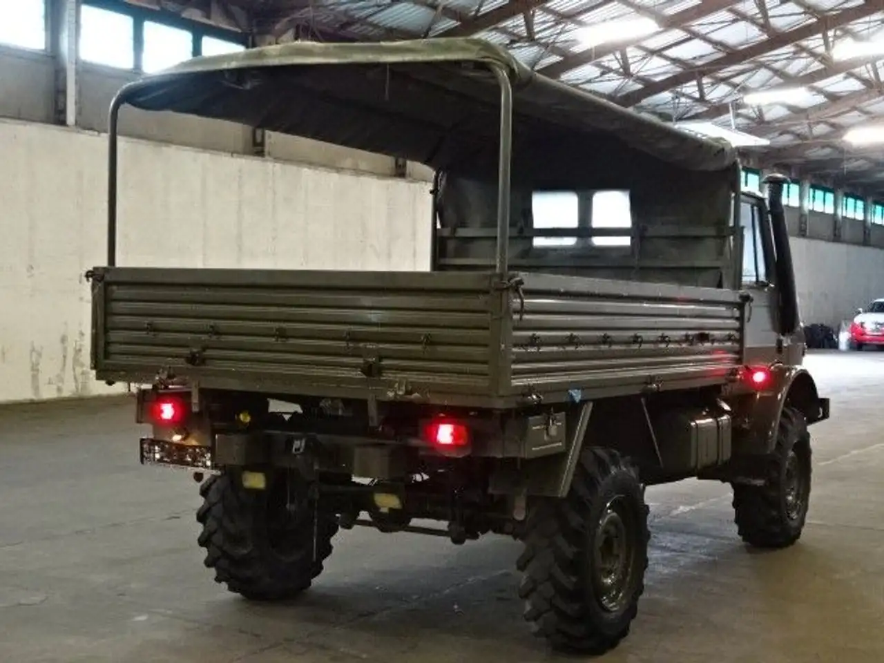 Unimog U 1300 L Turbo OM 366 Pritsche 4x4, foto 5