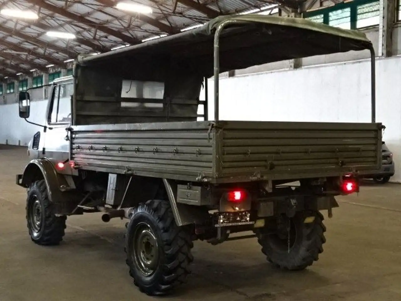 Unimog U 1300 L Turbo OM 366 Pritsche 4x4, foto 4