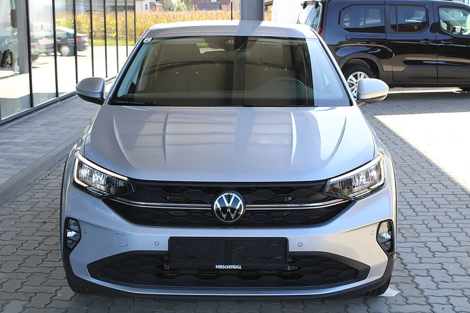 Volkswagen Taigo 1,0 TSI 4Me Grau - 2