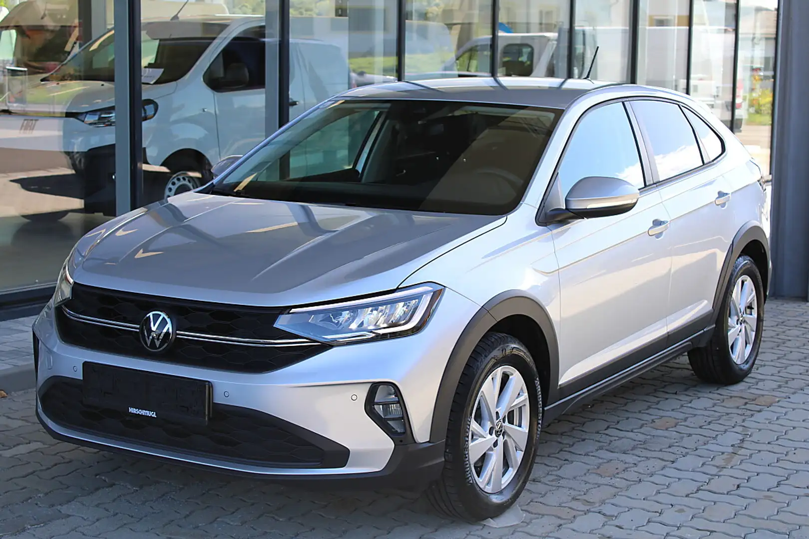Volkswagen Taigo 1,0 TSI 4Me Grau - 1