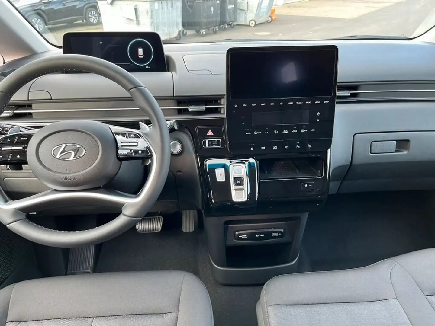 Hyundai STARIA 2.2 MT 2WD 9 posti Wagon Gris - 1