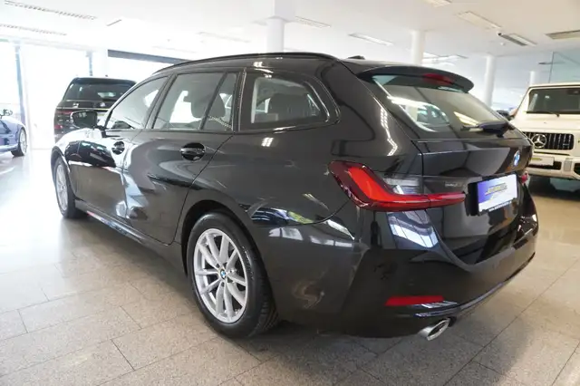 BMW 3 Series view 4