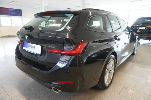 BMW 3 Series view 5