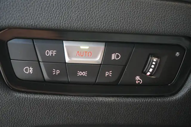 BMW 3 Series view 14