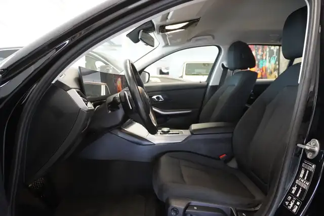 BMW 3 Series view 8