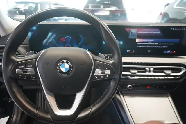 BMW 3 Series view 11