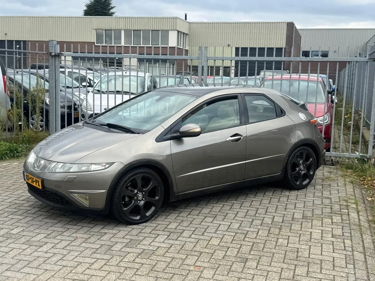 Honda Civic 1.8 Executive 140PK NL AUTO NAP! Pano l Airco l Cr Gris - 1
