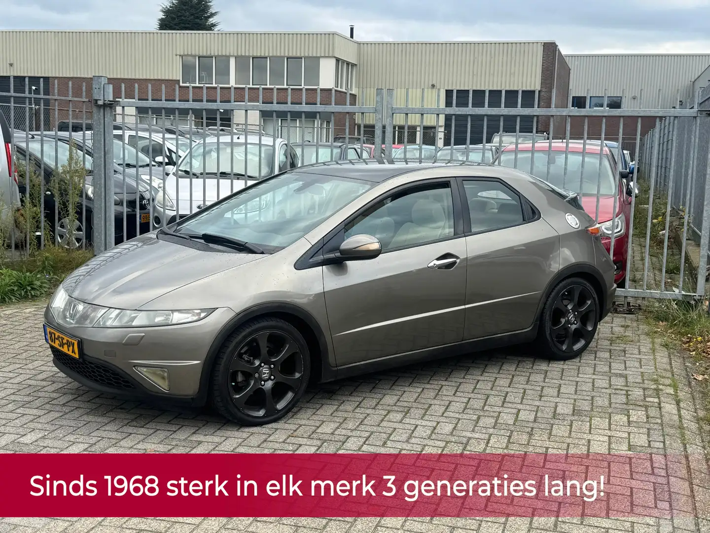 Honda Civic 1.8 Executive 140PK NL AUTO NAP! Pano l Airco l Cr Gris - 1
