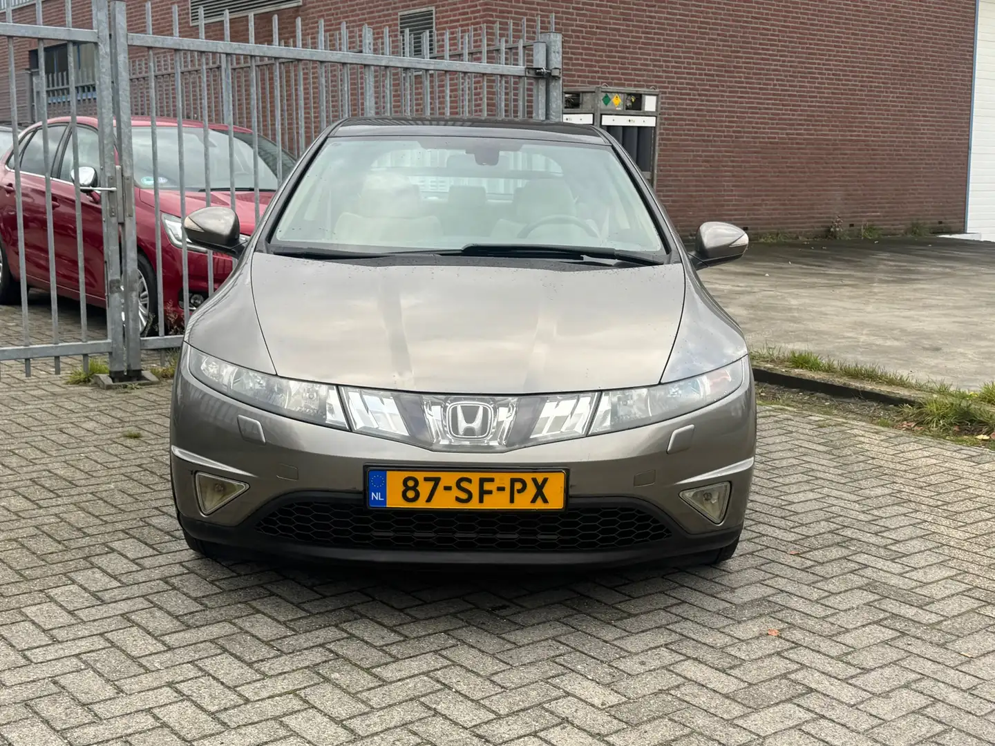 Honda Civic 1.8 Executive 140PK NL AUTO NAP! Pano l Airco l Cr Gris - 2