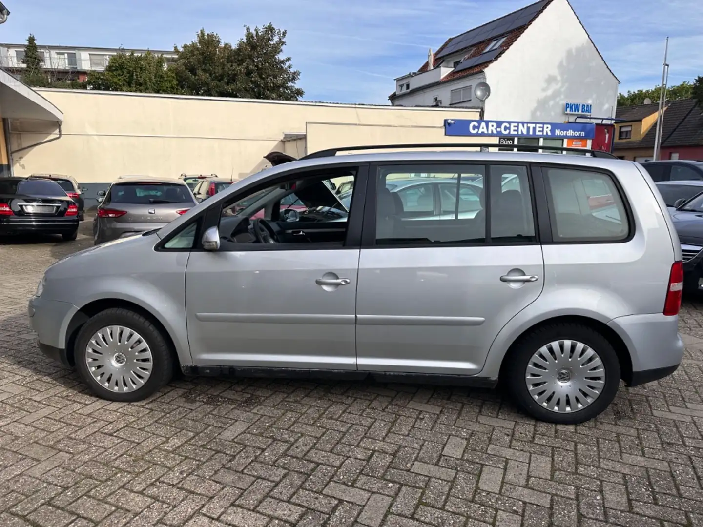 Volkswagen Touran *SHZ*DSG*KLIMAUTOMATIK*** Silber - 2