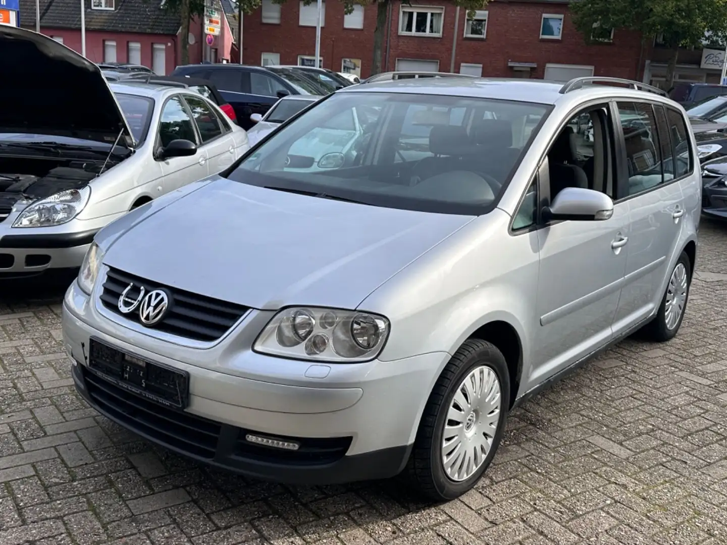 Volkswagen Touran *SHZ*DSG*KLIMAUTOMATIK*** Silber - 1