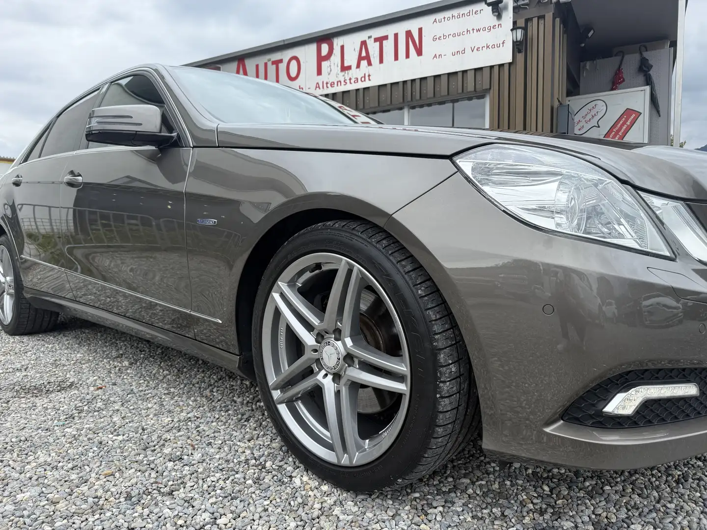 Mercedes-Benz E 350 Avantg.BlueEfficiency 4MATIC CDI Aut. Avantgarde Grau - 2