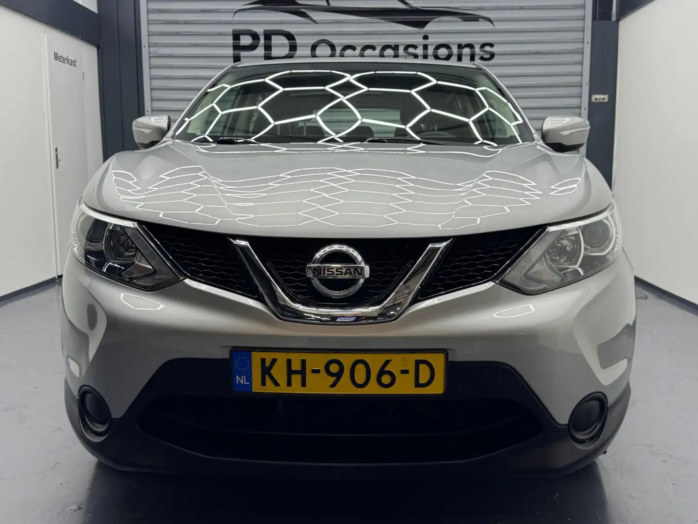 Nissan Qashqai 1.2 Visia - Trekhaak - Airco - LM Velgen - APK Grijs - 2