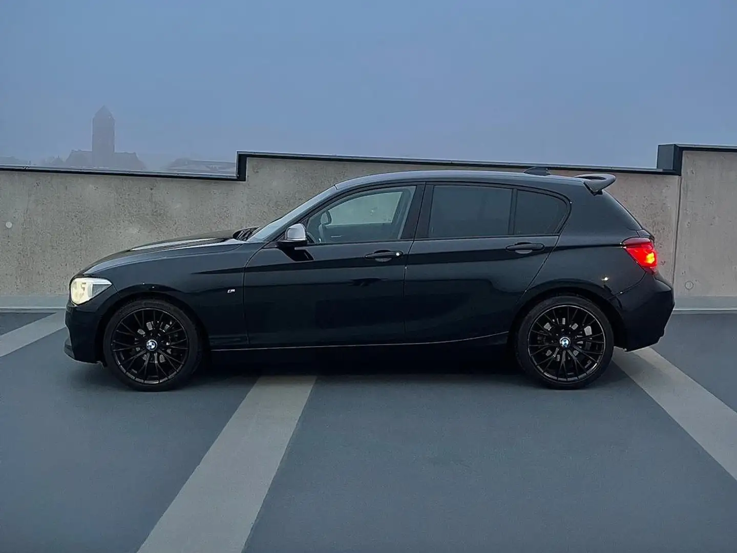 BMW 116 i Business+ Zwart - 2