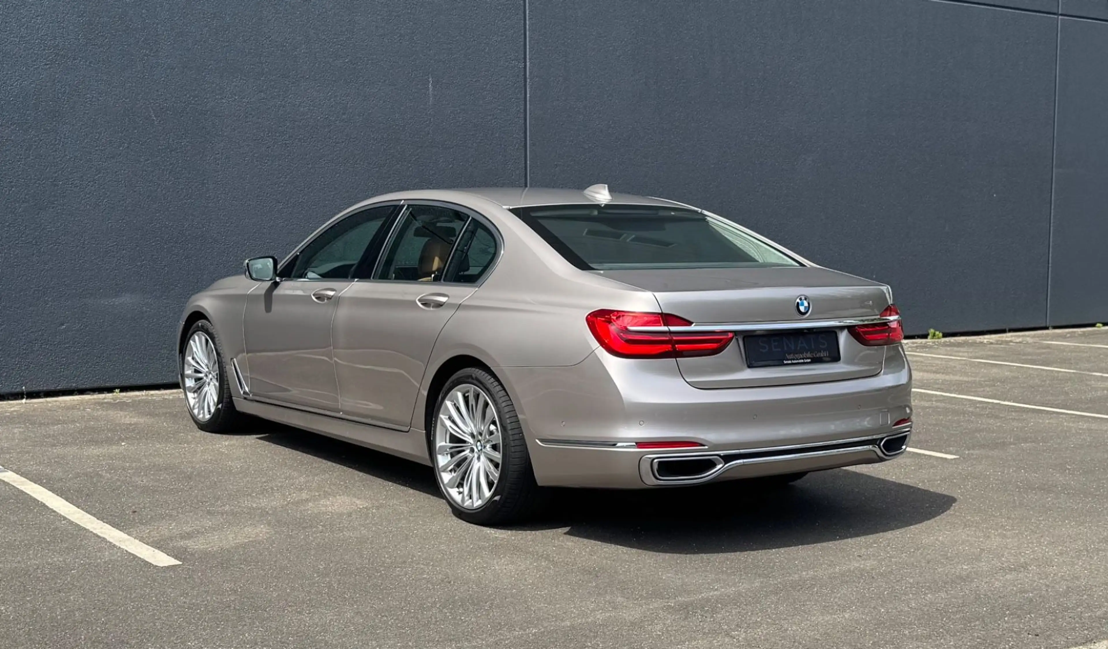 BMW 730 d / HUD / Rear Seat Infotainment / Massage — photo 8