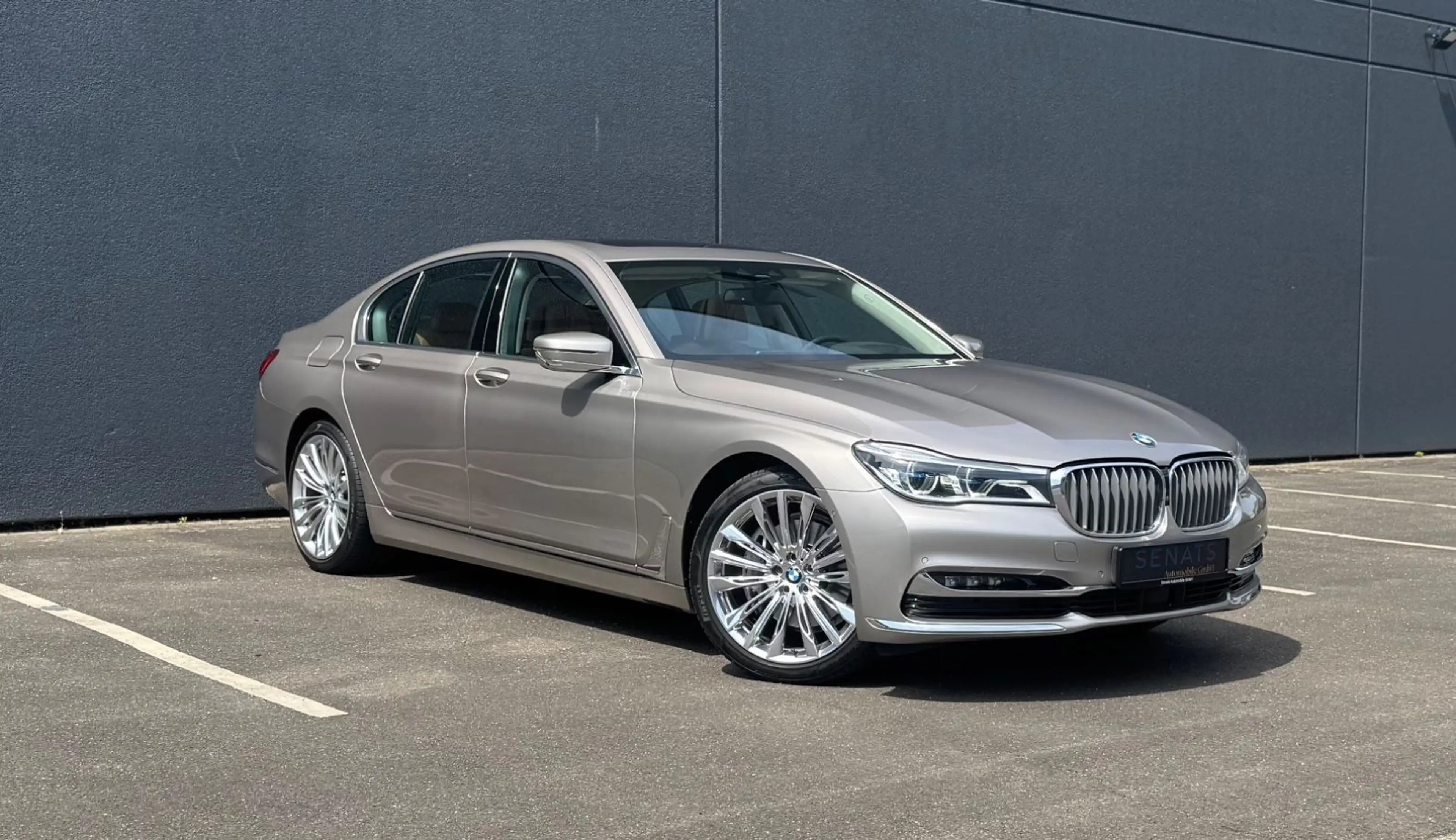 BMW 730 d / HUD / Rear Seat Infotainment / Massage — photo 3