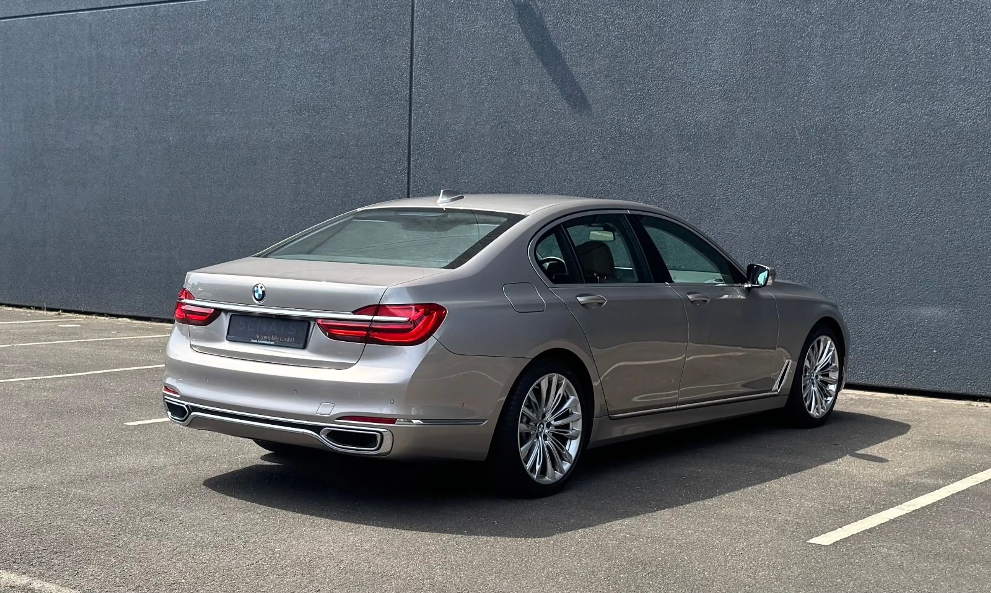 BMW 730 d / HUD / Rear Seat Infotainment / Massage — photo 6
