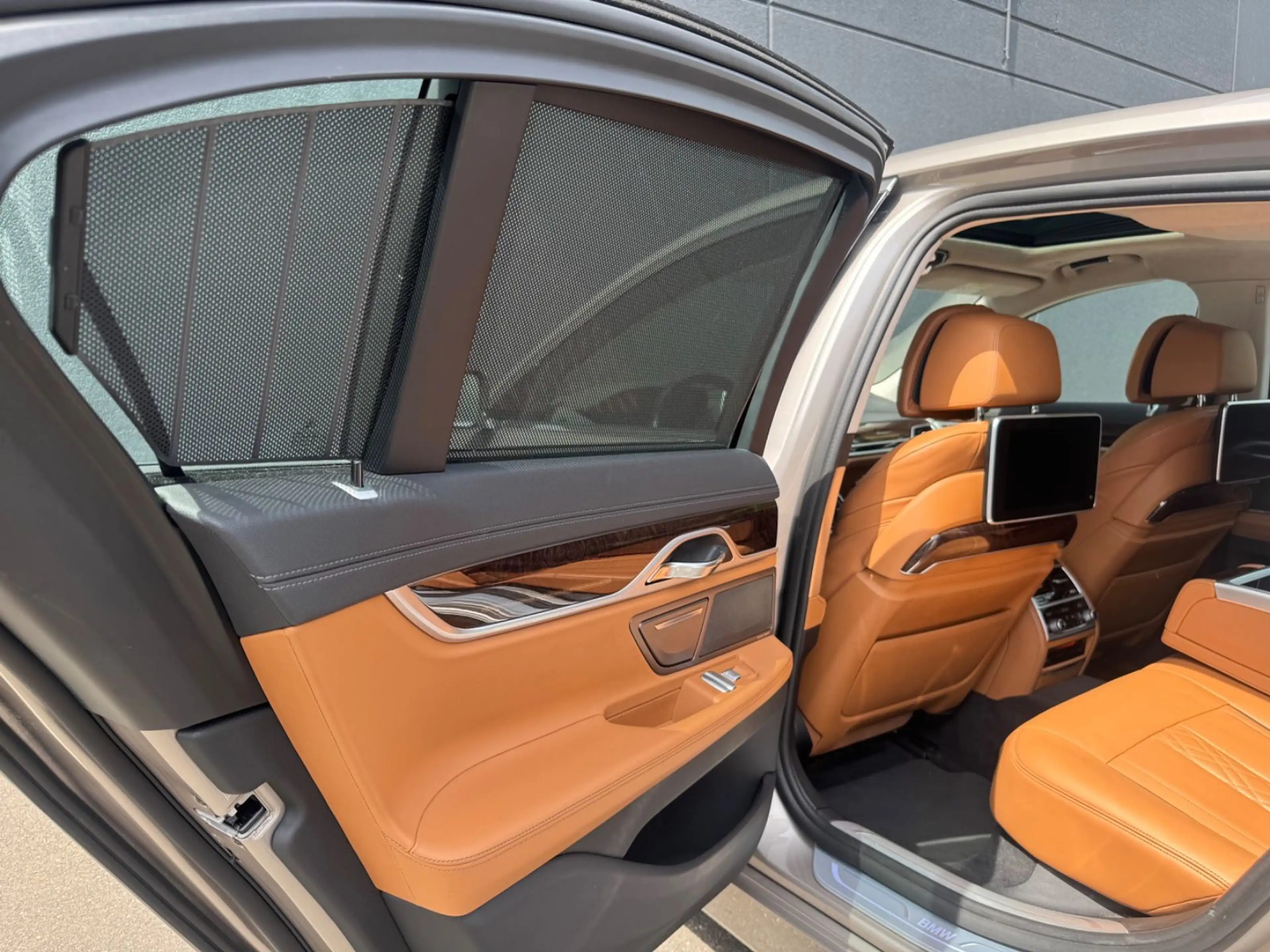 BMW 730 d / HUD / Rear Seat Infotainment / Massage — photo 14