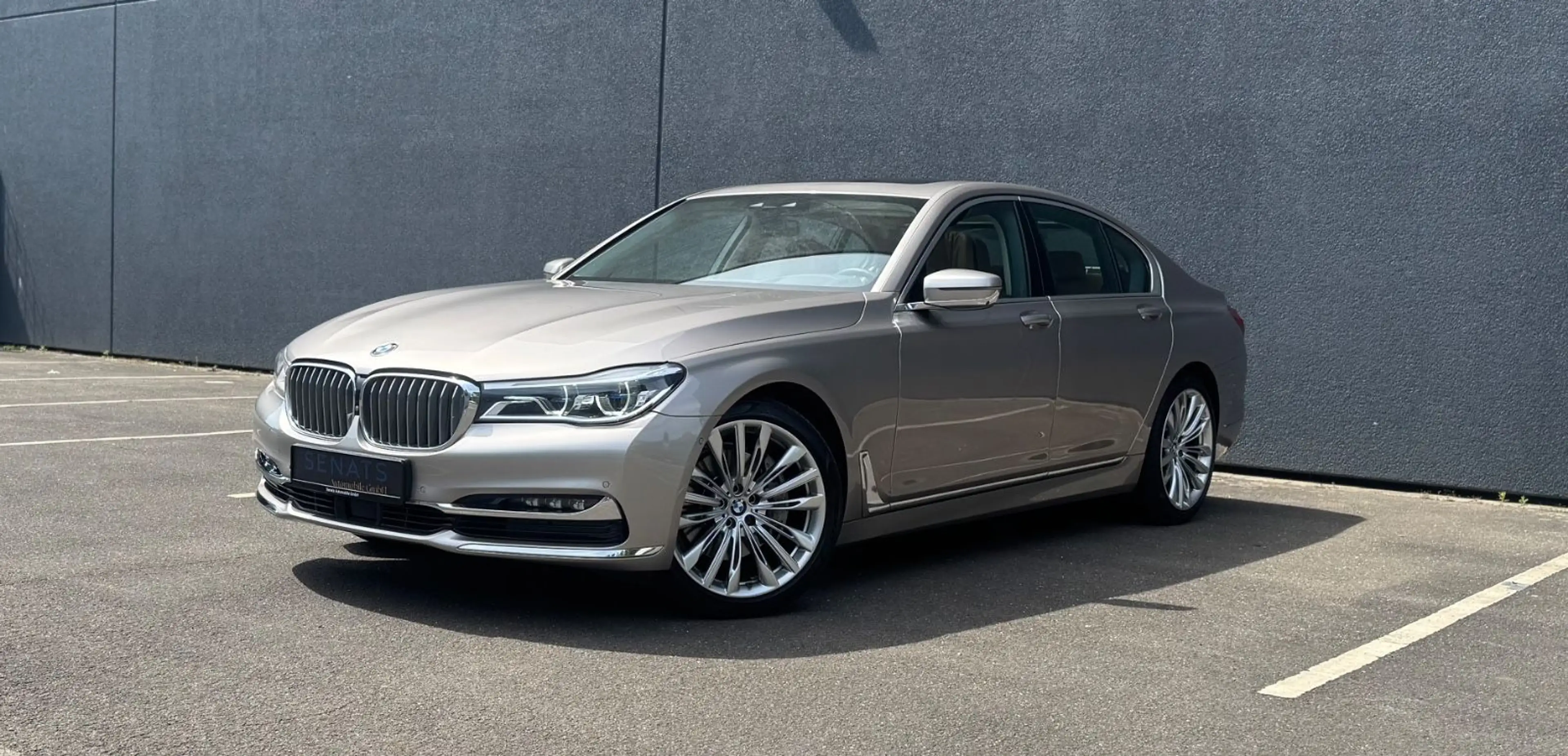 BMW 730 d / HUD / Rear Seat Infotainment / Massage