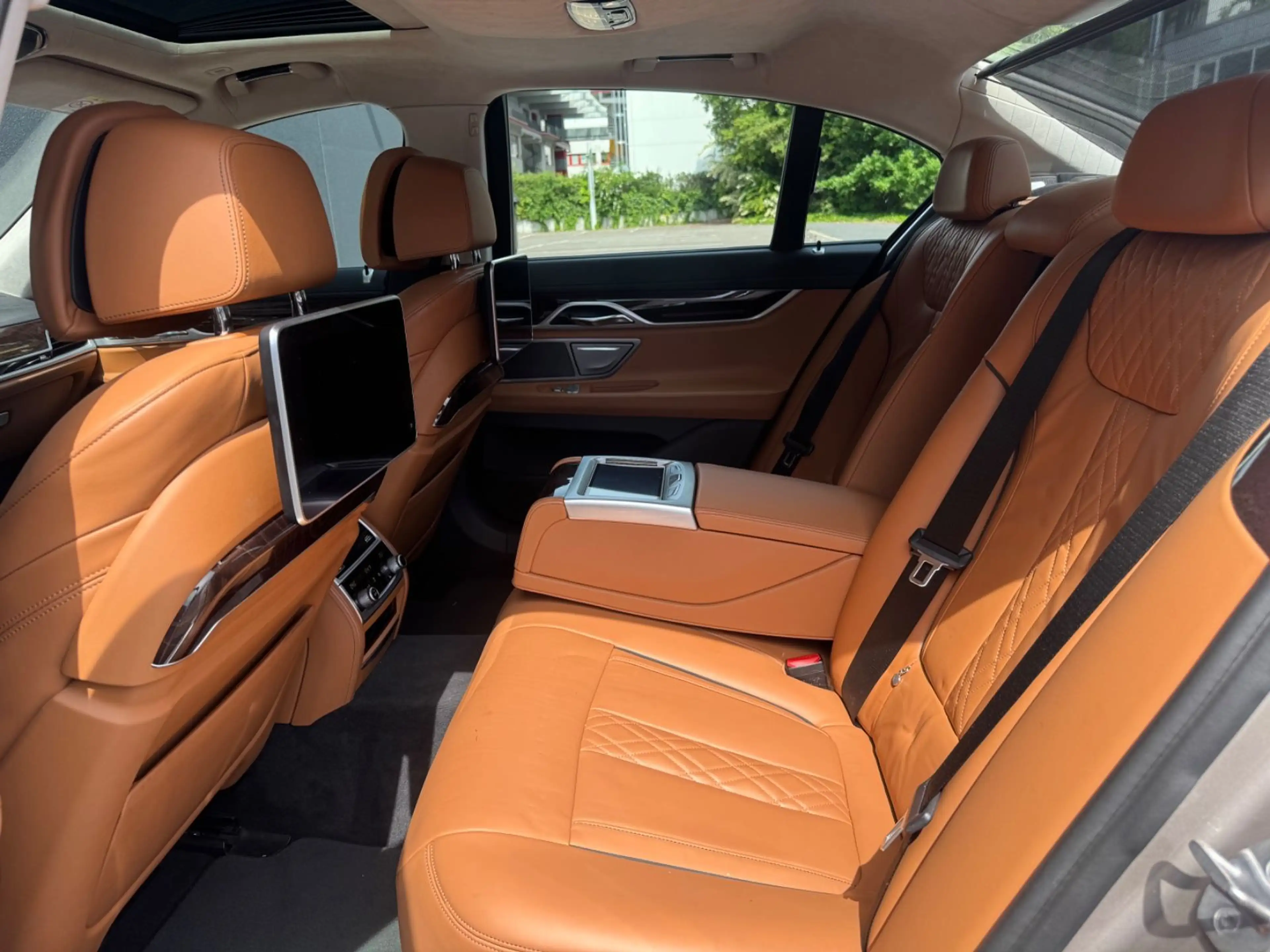 BMW 730 d / HUD / Rear Seat Infotainment / Massage — photo 15