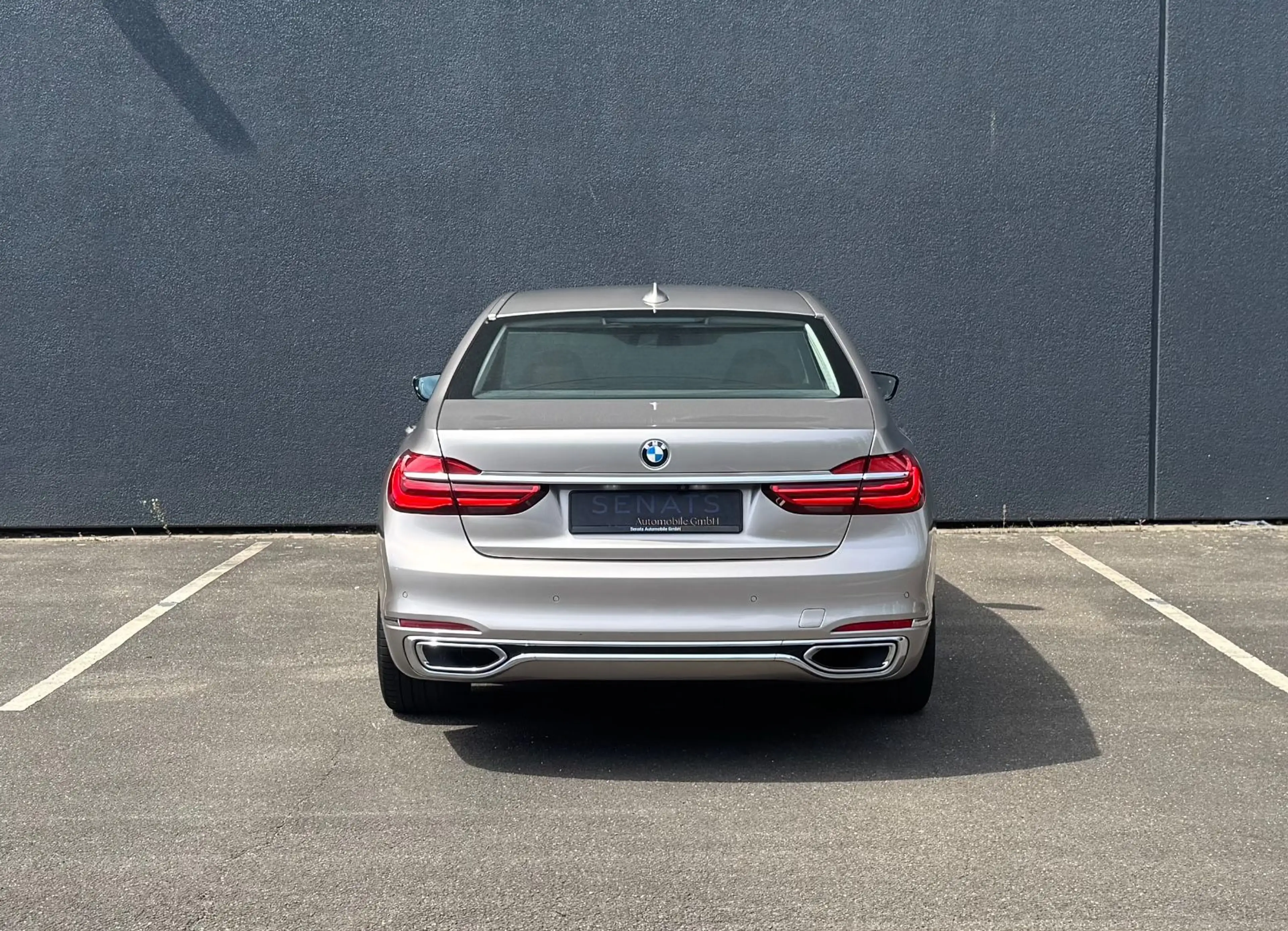 BMW 730 d / HUD / Rear Seat Infotainment / Massage — photo 7
