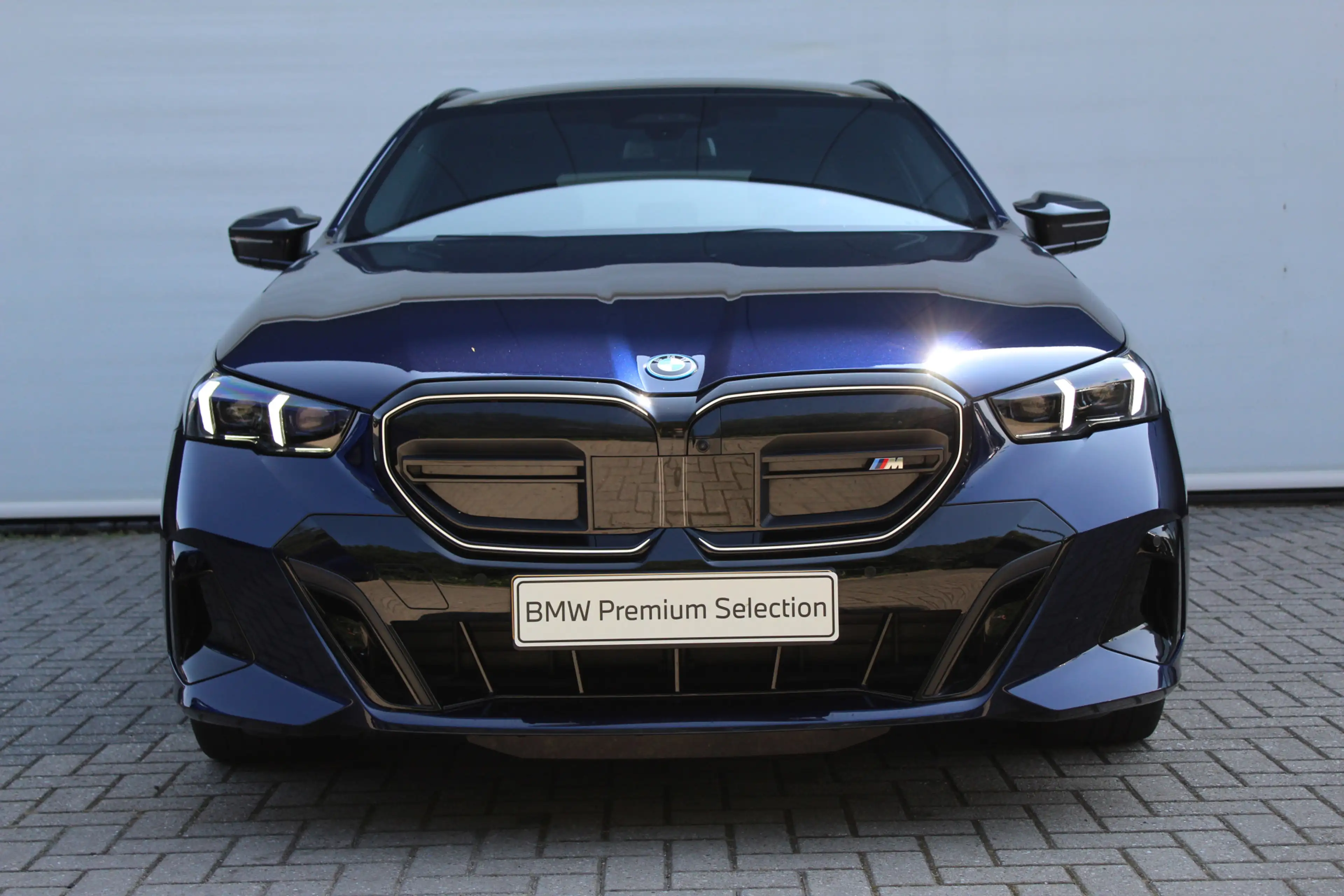 BMW i5 Touring M60 xDrive / Trekhaak / Panoramadak / Bowe — photo 2