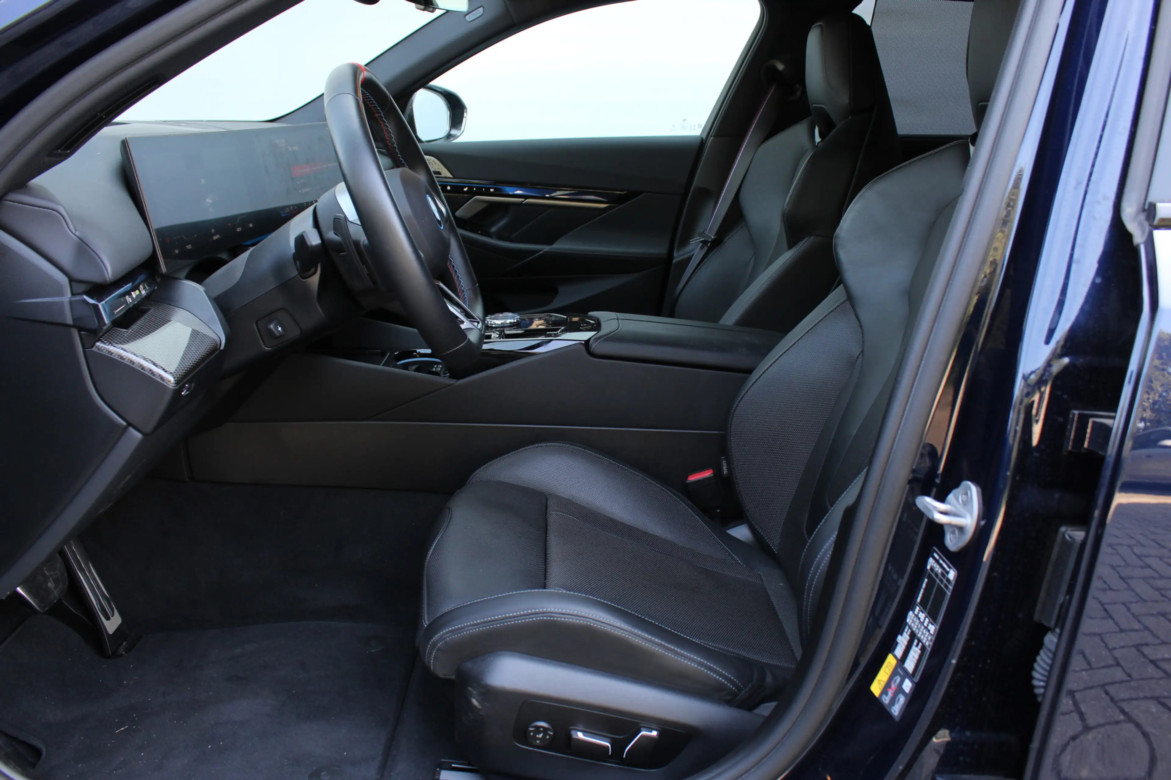 BMW i5 Touring M60 xDrive / Trekhaak / Panoramadak / Bowe — photo 14