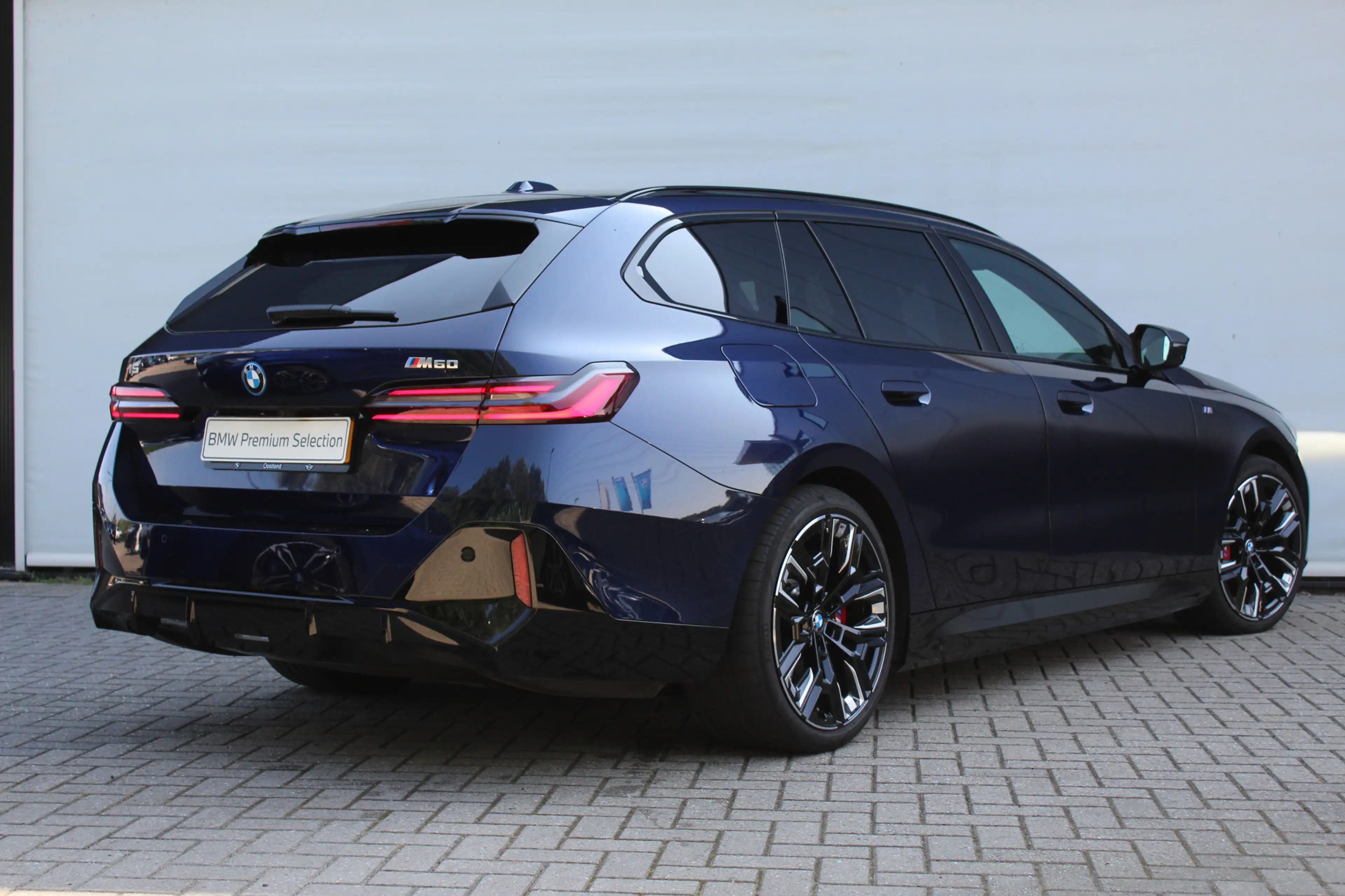 BMW i5 Touring M60 xDrive / Trekhaak / Panoramadak / Bowe — photo 5