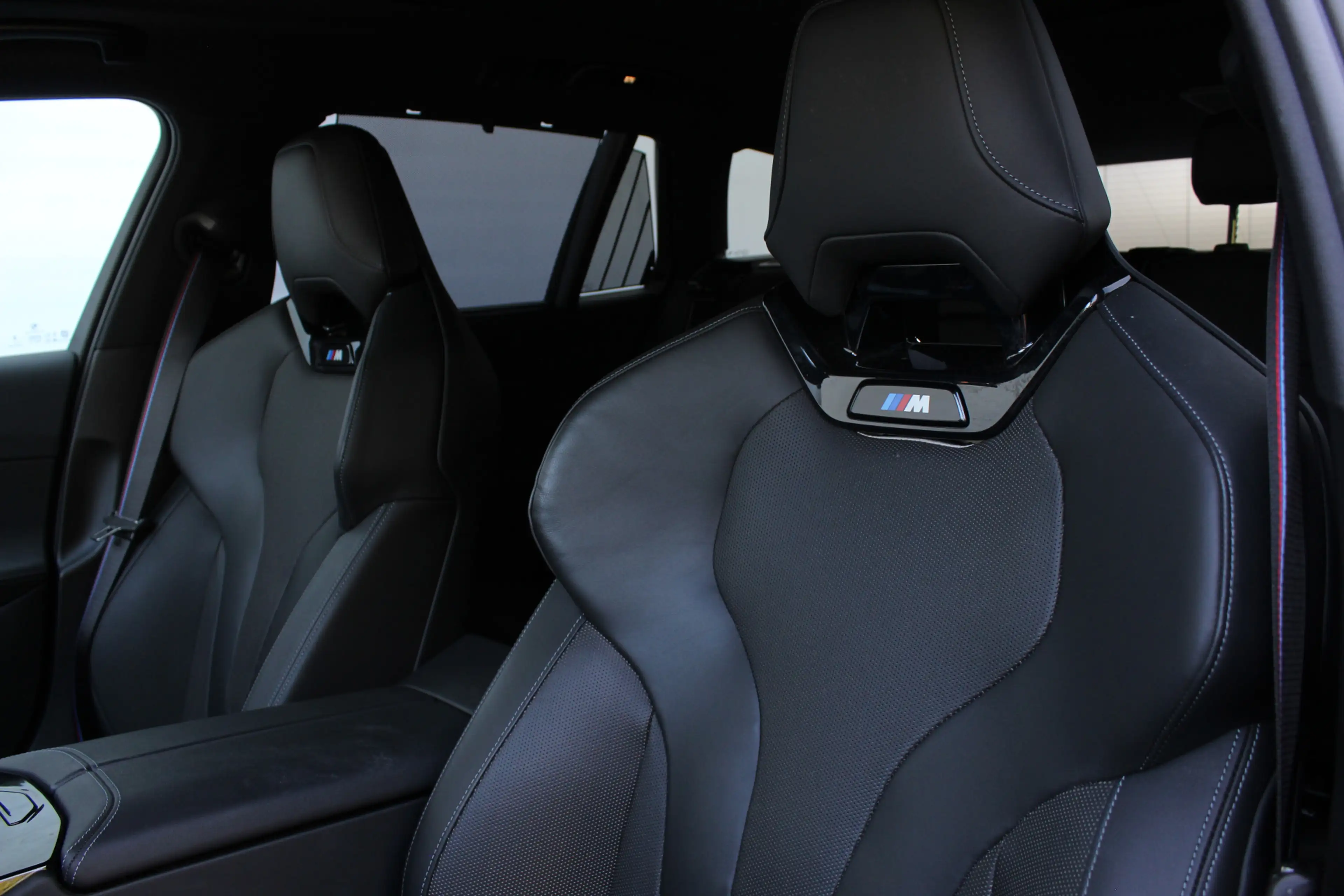BMW i5 Touring M60 xDrive / Trekhaak / Panoramadak / Bowe — photo 15