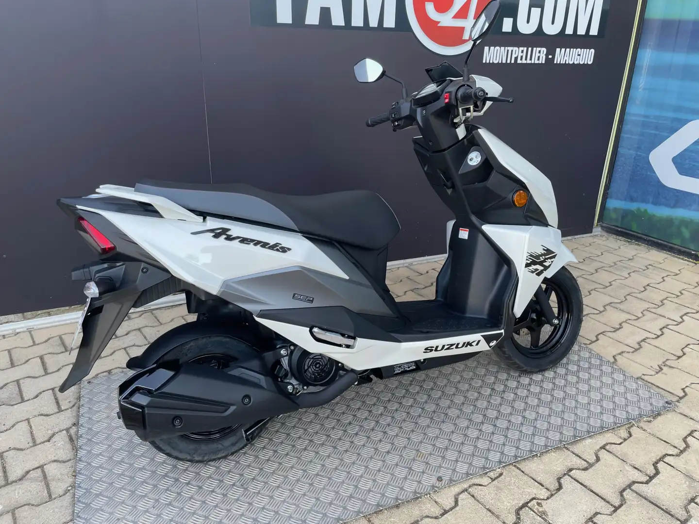 Suzuki Avenis 125 Bianco - 2