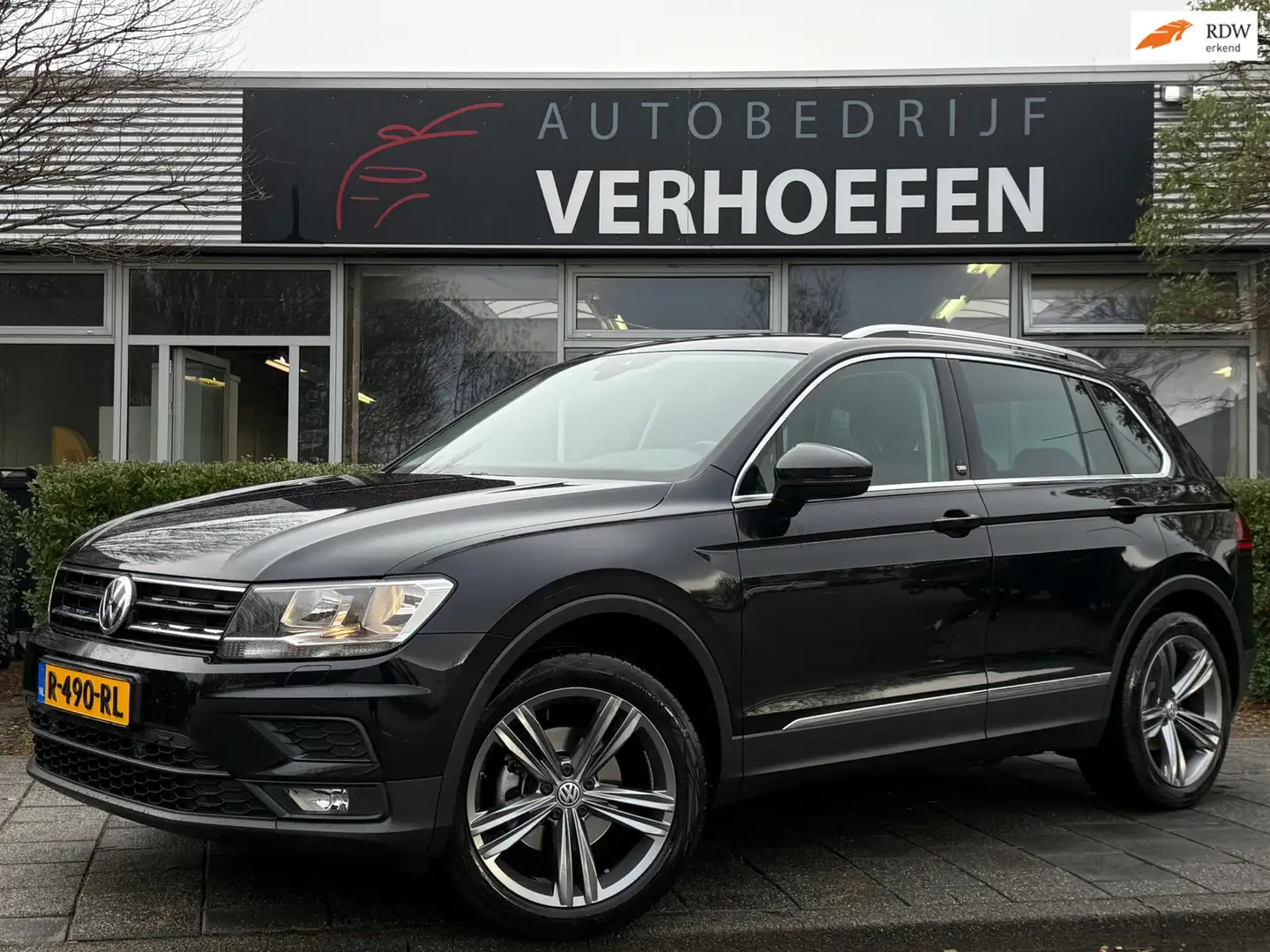 Volkswagen Tiguan 1.4 TSI ACT Highline - AUTOMAAT - APPLE CARPLAY - Zwart - 1