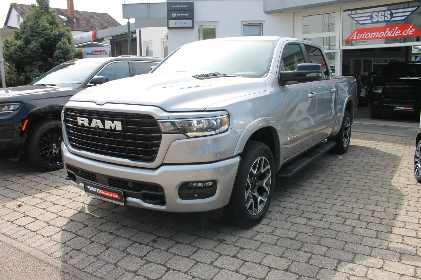 Dodge RAM 1500 Laramie Sport Crew Cab 4x4 MY25 3.0 LPG Silber - 2