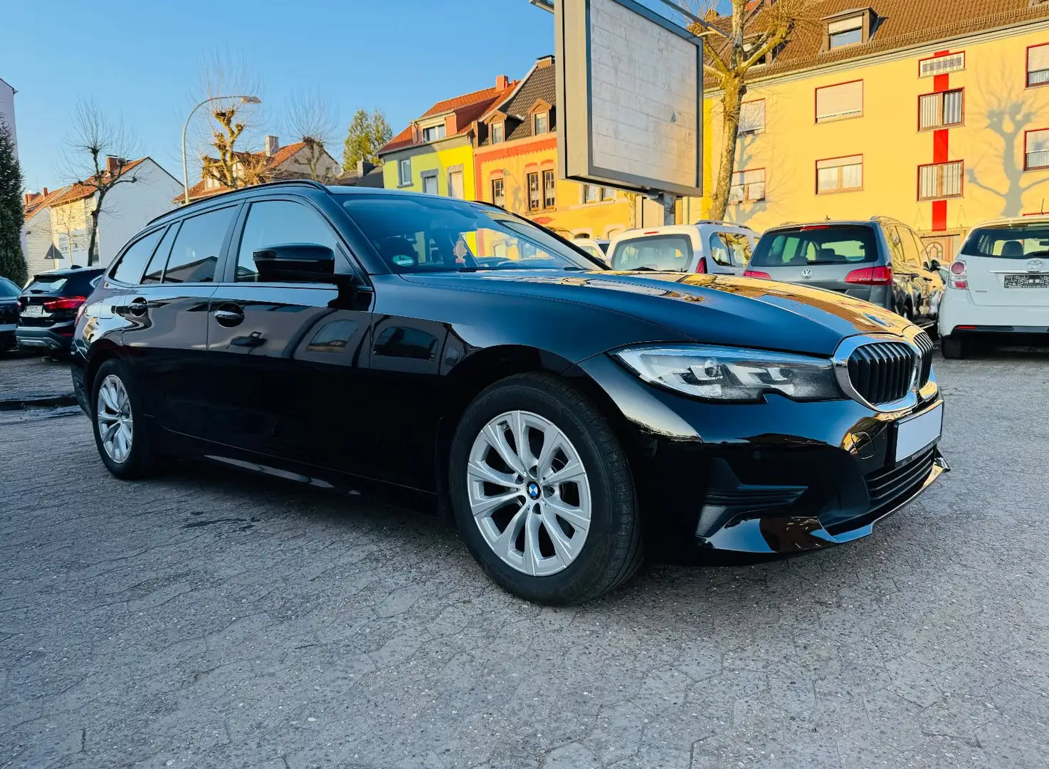 BMW 320 d touring Mild-Hybrid Automatik LED PDC AHK Schwarz - 1
