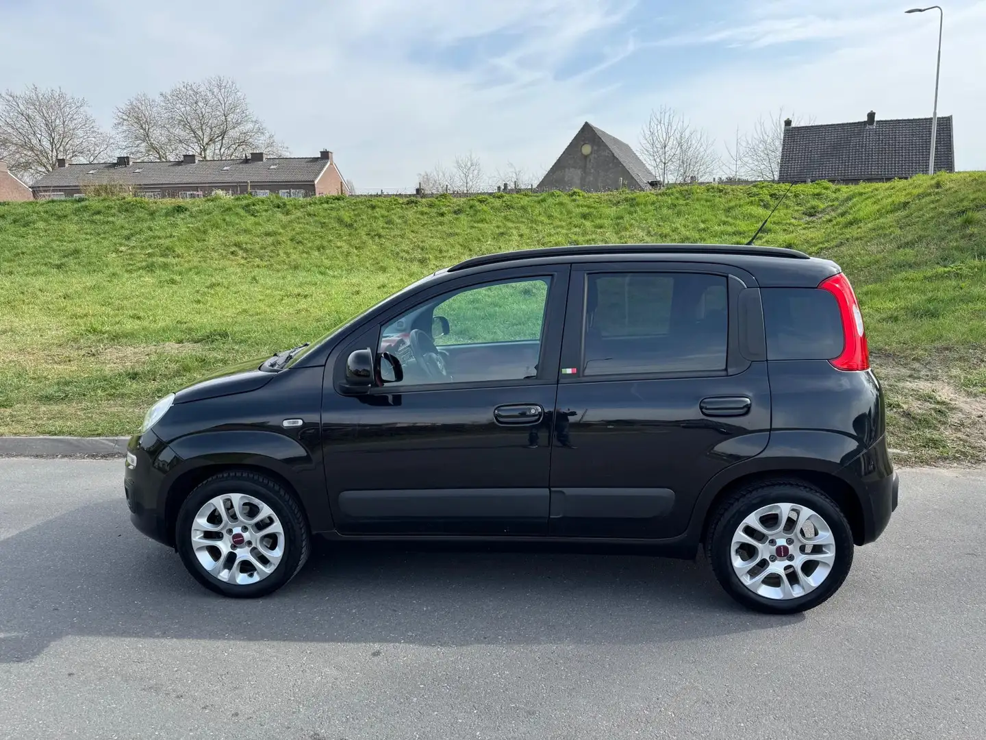 Fiat Panda 0.9 TwinAir Lounge Airco LM velgen Zwart - 2
