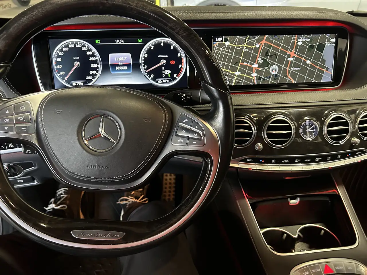 Mercedes-Benz S-Class снимка Mercedes-Benz S-Class
