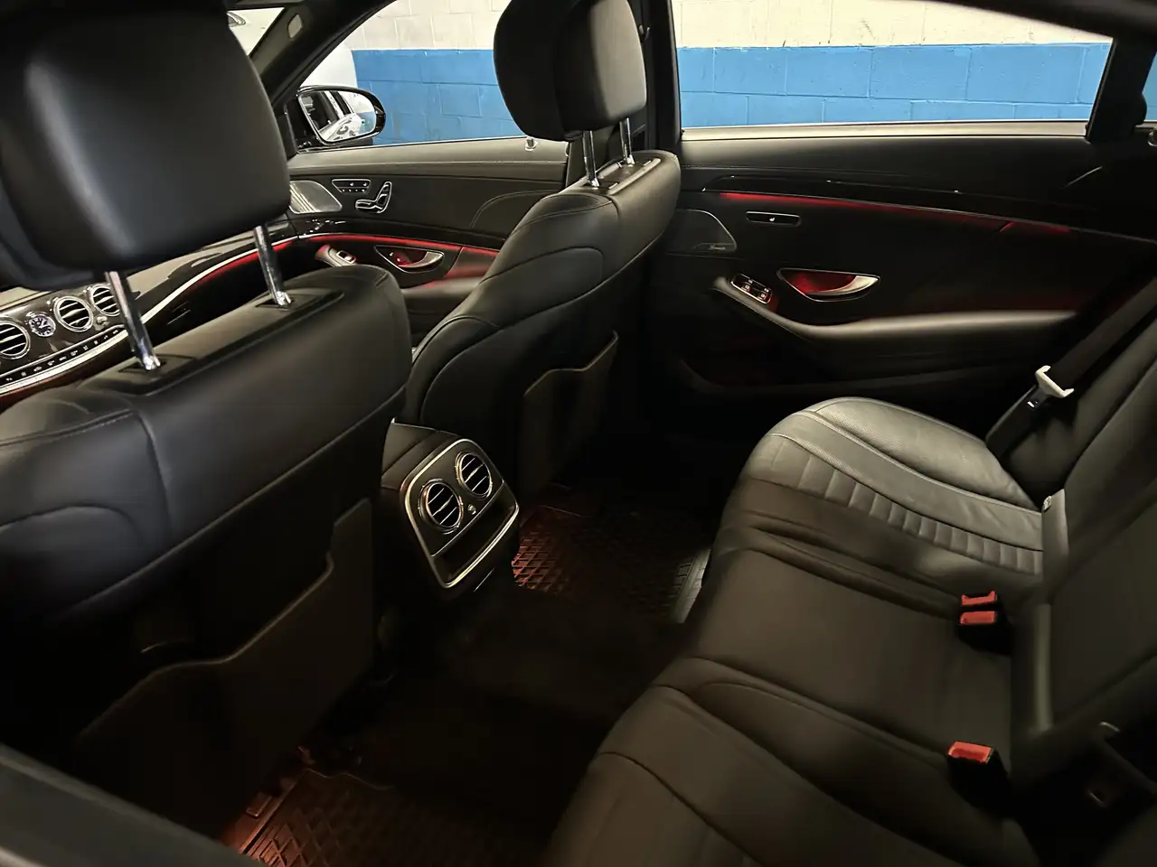 Mercedes-Benz S-Class снимка Mercedes-Benz S-Class