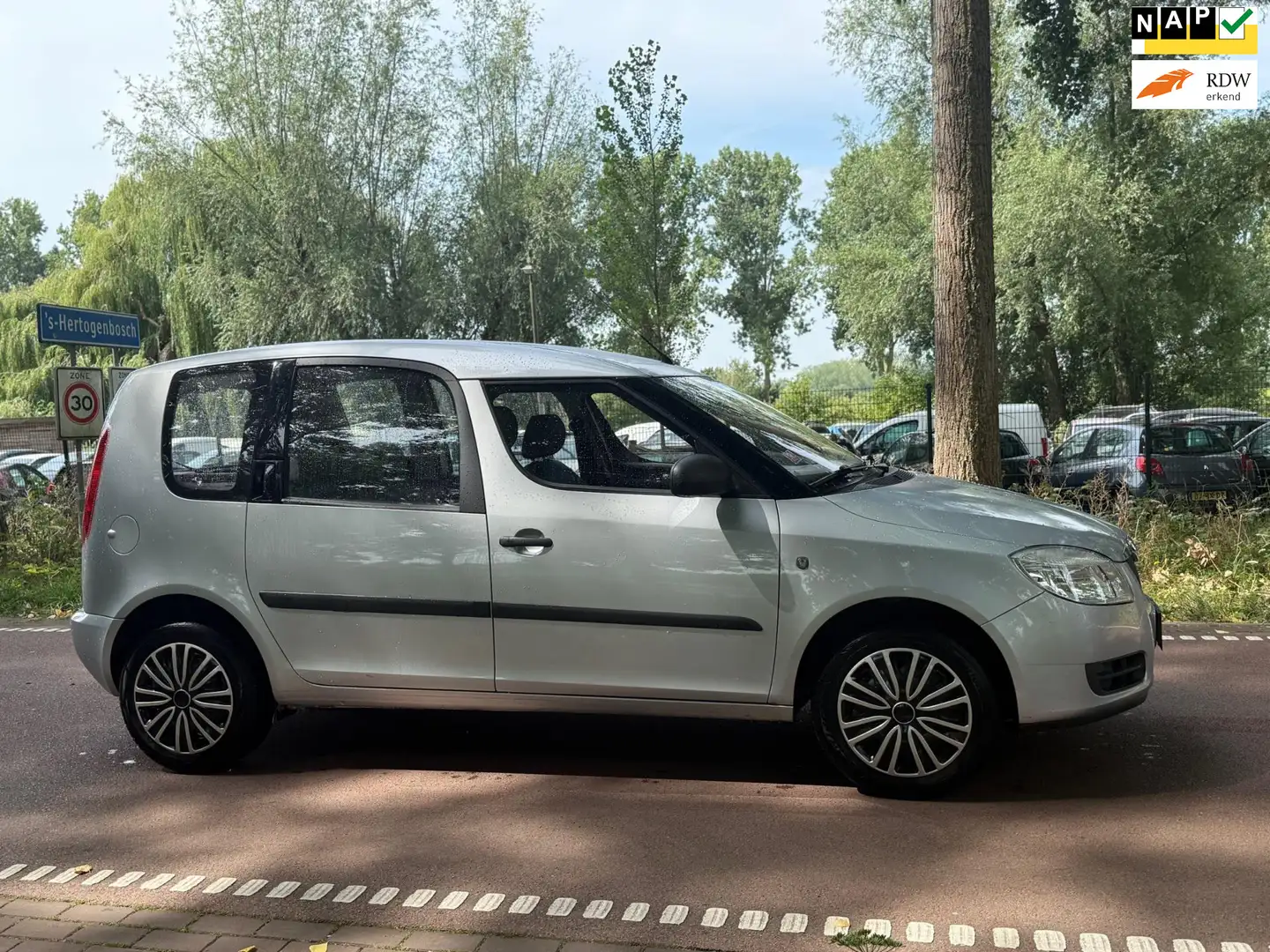 Skoda Roomster 1.2 Classic APK!WEINIG KM!KOOPJE! Grijs - 1