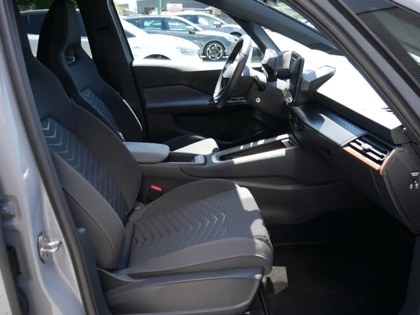 CUPRA Born 150 kW KLIMA PDC SHZ KAMERA NAVI ACC LED Grau - 2