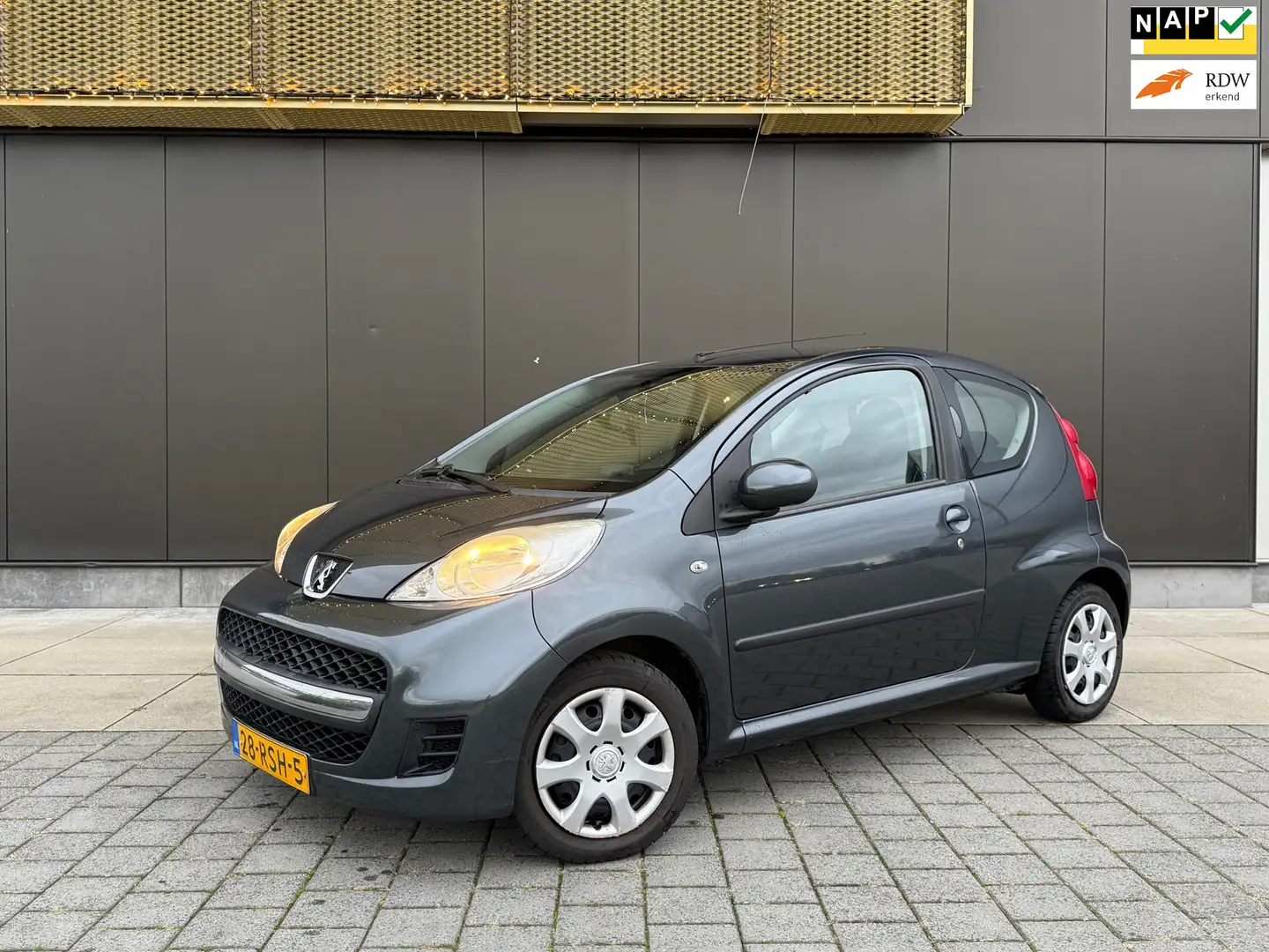 Peugeot 107 1.0-12V XS Automaat | Airco | Navi | Bluetooth Grau - 1