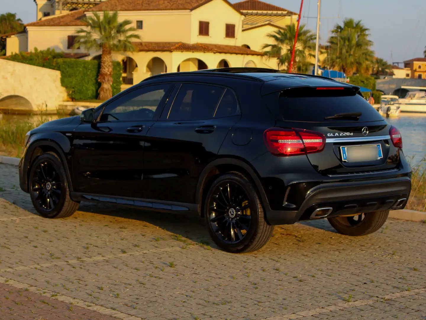Mercedes-Benz GLA 220 GLA 220 d Premium auto Nero - 1