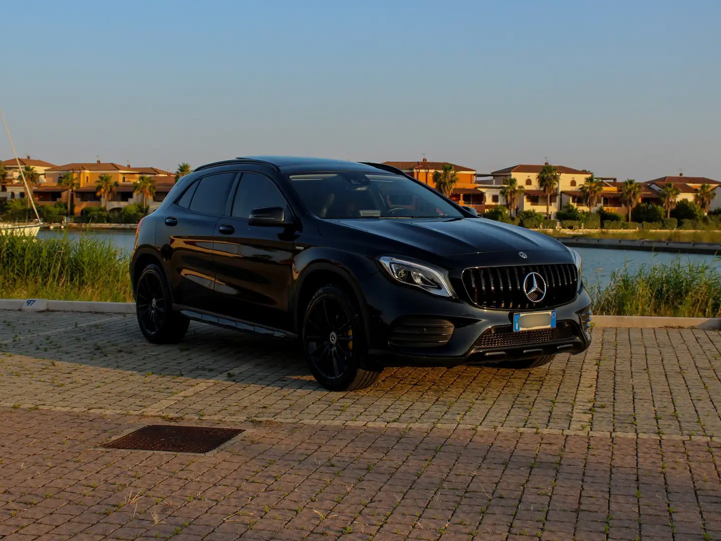 Mercedes-Benz GLA 220 GLA 220 d Premium auto Nero - 2