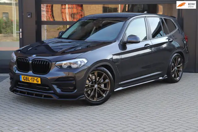 BMW X3 en vente chez une concession Pays-Bas