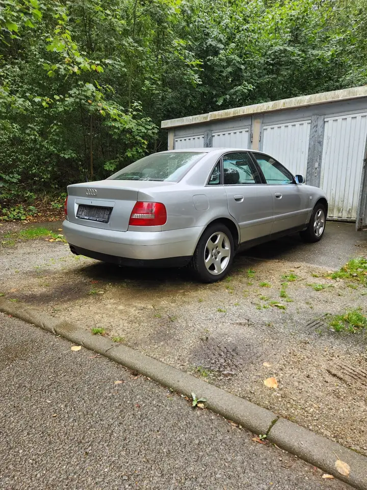 Audi A4 2.4, foto 1