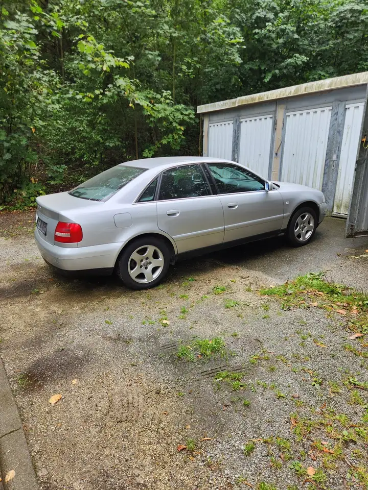 Audi A4 2.4, foto 2